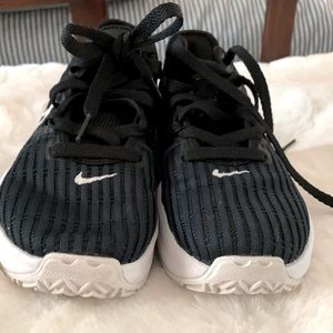 Nike LeBron Witness Kids Basketball Sneakers